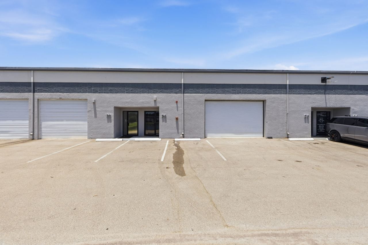 4,400 SF Industrial Space in Wellington, FL Photo
